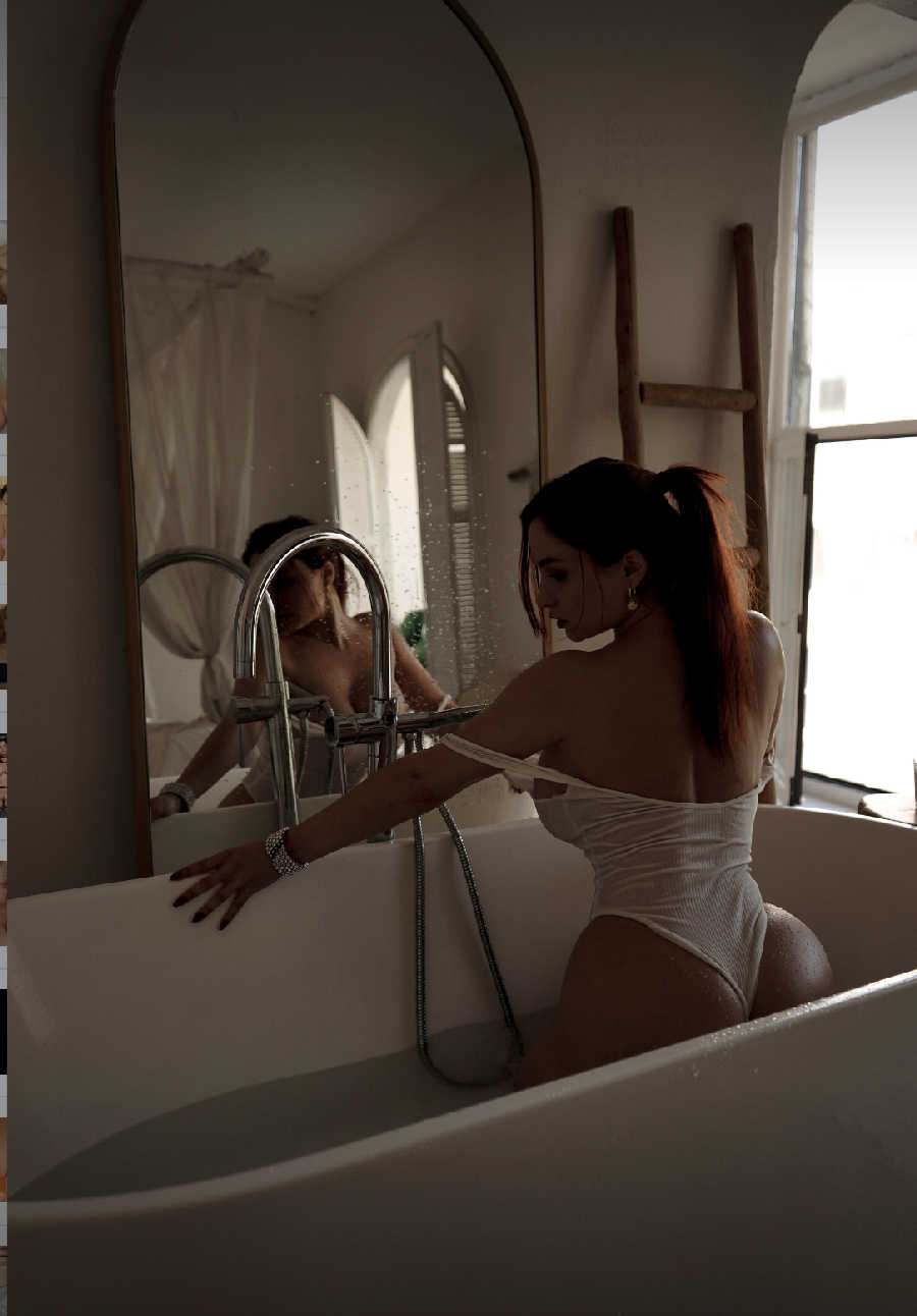 A playful frame from Miranda Faith nude — online in Bursa